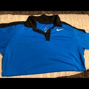 Men’s Large Nike Dri Fit collar